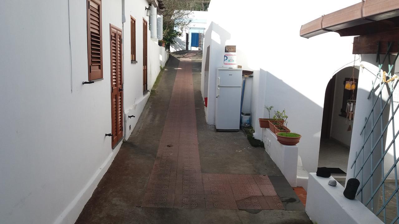 Case La Pergola Stromboli Exterior photo