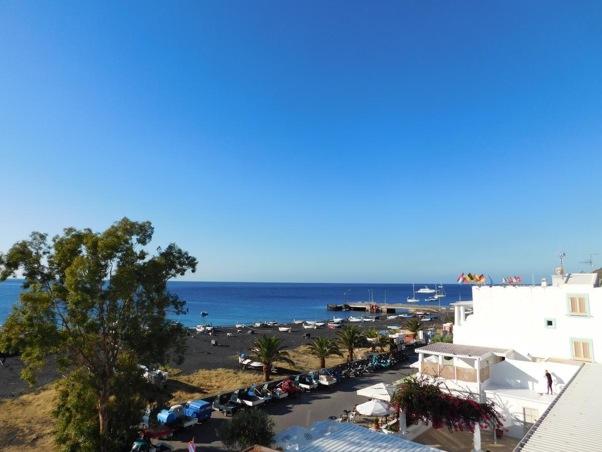 Case La Pergola Stromboli Exterior photo